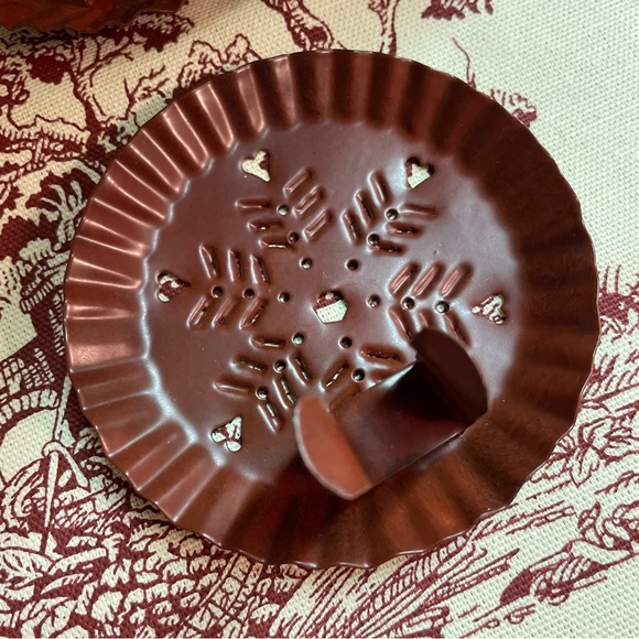 Night Light Covers, set of 4 Punched Tin  Snowflake design, fits standard plug - Picture 3 of 8